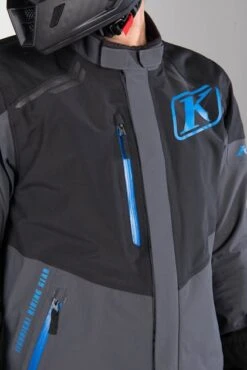 Giacca Klim Traverse Nero-Blu 24 Giacca Klim Traverse Nero-Blu -Vendite LEATT 00d0f376859497c7b3f64f2b3df7b6f61c2df821 1 Pia 176974 1 130