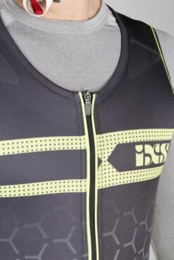 Gilet Protettivo IXS RS-20 Nero-Verde -Vendite LEATT 07a43b31ba2c1b3fc4176f32063fce34653e5152 1 PIA 100095 1 100