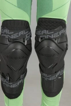 Ginocchiere Bambino O'Neal Pumpgun MX Carbon Look 9 Ginocchiere Bambino O'Neal Pumpgun MX Carbon Look -Vendite LEATT 0f903d03fa1b1a0b42d3ed7b893c9752ab047dd8 1 0256 207 sty022018 4