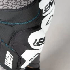 Ginocchiere Leatt 3DF 6.0 Bianco-Nero 12 Ginocchiere Leatt 3DF 6.0 Bianco-Nero -Vendite LEATT 10e64d7c874d9ba0e86c0ad3fec980fe9a56c6c7 1 PIA 15698 wrz 11 2018 06