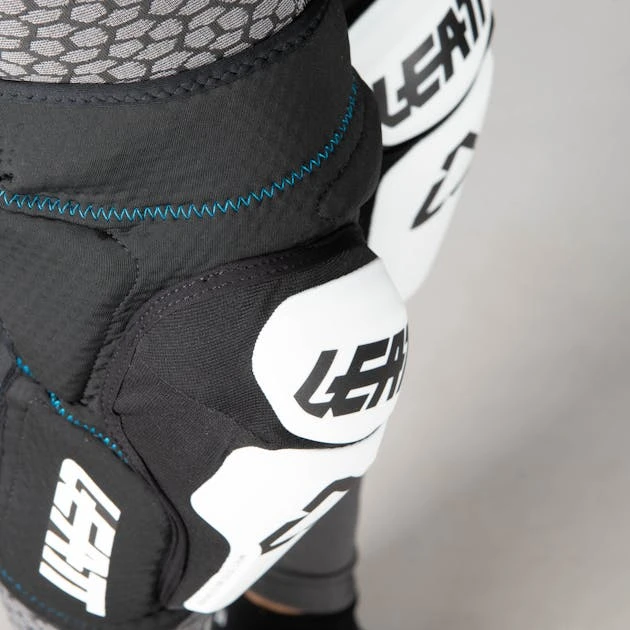 Ginocchiere Leatt 3DF 6.0 Bianco-Nero 6 Ginocchiere Leatt 3DF 6.0 Bianco-Nero - immagine 6