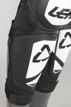 Ginocchiere Leatt EXT Bianco-Nero -Vendite LEATT 1339f5a452d8be05ada6aa86d244bbb66fc0469f 1 PIA 15681 2 08