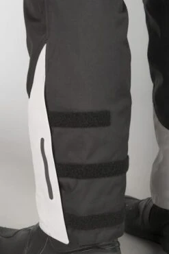 Pantaloni Rev'it! Offtrack Corti Nero-Argento -Vendite LEATT 19c42370819ab6b7b9c1488634dc48fcd9a131b2 1 PIA 44422 3 150