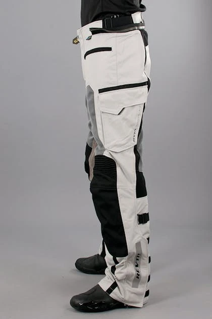 Pantaloni Rev'It! Cayenne Pro Lunghi Grigio Chiaro-Nero 3 Pantaloni Rev'It! Cayenne Pro Lunghi Grigio Chiaro-Nero - immagine 3