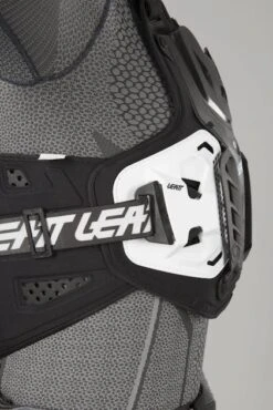 Pettorina Leatt 4.5 Nero 15 Pettorina Leatt 4.5 Nero -Vendite LEATT 275b107020fd8e4a6a9949e555984c80ff6c3874 1 PIA 15638 1 110