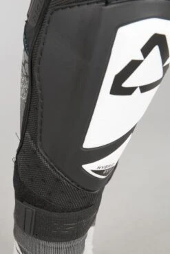 Ginocchiere Leatt 3DF Hybrid EXT Bianco-Nero -Vendite LEATT 2cac6f1c60ae98892230d791d3098949270ff92b 1 PIA 15713 2 08