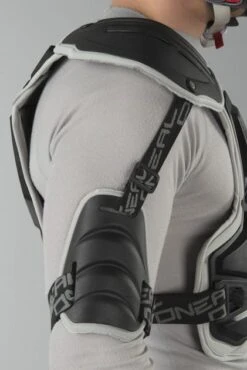 Pettorina O'Neal PXR Nero-Grigio -Vendite LEATT 3baa9cdc71ca0a4a3cebe4dee8f06229a44e82e1 1 0734 123 gru142017 6