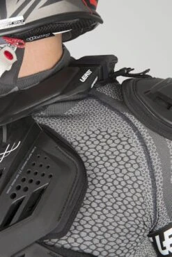 Pettorina Leatt Fusion Vest 3.0 Nera -Vendite LEATT 42a08c7a1ad178b6bb68a8e1ab4d534bd4448c12 1 PIA 15513 1 110