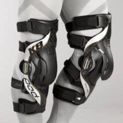 Ginocchiere POD K8 2.0 Carbonio Coppia 8 Ginocchiere POD K8 2.0 Carbonio Coppia -Vendite LEATT 432ca866290e5c2d634301642ea36fa2953269f4 1 K8011 169 LG 7 30