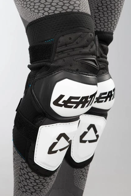 Ginocchiere Leatt Enduro Bianco-Nero 5 Ginocchiere Leatt Enduro Bianco-Nero - immagine 5