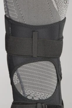 Ginocchiere Leatt EXT Nero -Vendite LEATT 44f4ed34afcb2a7ea69e546c1de4e419f39bbafc 1 PIA 15677 2 05