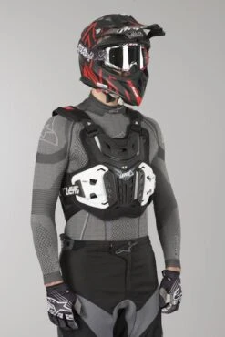 Pettorina Leatt 4.5 Nero 24 Pettorina Leatt 4.5 Nero -Vendite LEATT 464064ce522eaabc46c05193b00b8d74b4f02bfc 1 PIA 15638 1 80