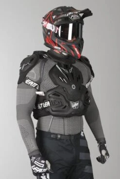 Pettorina Leatt Fusion Vest 3.0 Nera -Vendite LEATT 4b74548ea5dd0ae1d54b90357c7bfdc0e4ba26c8 1 PIA 15513 1 70