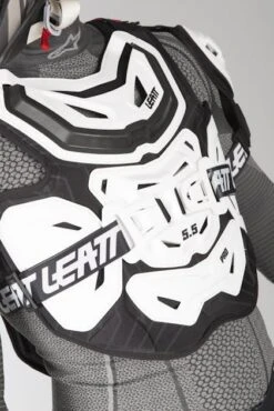 Pettorina Leatt 5.5 Bianca 13 Pettorina Leatt 5.5 Bianca -Vendite LEATT 526780a3547804a7dbfd3d71bbcbffd8966a3d9c 1 PIA 16914 2 60