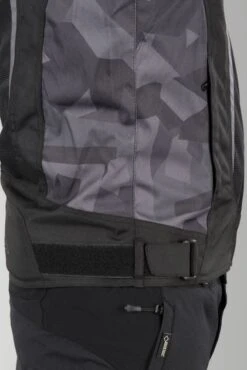 Giacca Richa Airstrike 2 Camo 24 Giacca Richa Airstrike 2 Camo -Vendite LEATT 65f8671252e3eae386d9f0275ff919a0dd70d1c3 1 PIA 82628 1 120