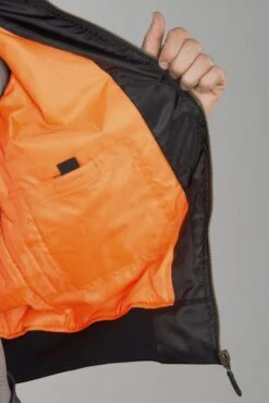 Giacca Bomber Course Aramide Nera 23 Giacca Bomber Course Aramide Nera -Vendite LEATT 6ceeff18be53eb21d122bacf1a9b14dda9dbcf48 1313957929731309101513 CBJ B L maj172017 12