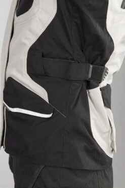 Giacca ON BOARD Stone 4 Seasons Nero-Grigio Chiaro 36 Giacca ON BOARD Stone 4 Seasons Nero-Grigio Chiaro -Vendite LEATT 7222efaa4455332eb8f28d0701a571cbdd1229b8 1 PIA 24972 1 180