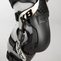 Ginocchiera Destra POD K8 Carbon 8 Ginocchiera Destra POD K8 Carbon -Vendite LEATT 724c8a1114236c52700d10228471679ed0d68800 1 K8012 169 LG 7 80