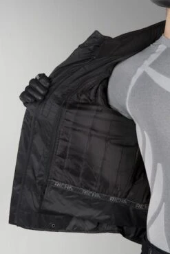 Giacca Richa Condor Nera 29 Giacca Richa Condor Nera -Vendite LEATT 7e10477f0a2678a556e765d203e0b53d90f2c6f0 1 PIA 82824 1 170