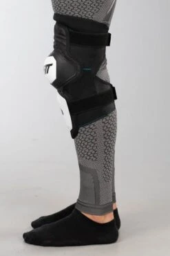 Ginocchiere Leatt Enduro Bianco-Nero 7 Ginocchiere Leatt Enduro Bianco-Nero -Vendite LEATT 81af127fba077783ff3f3192f8d4b6aee0b7a214 1 PIA 15705 wrz 10 2018 02