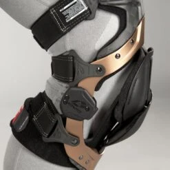 Ginocchiere EVS Axis Pro 11 Ginocchiere EVS Axis Pro -Vendite LEATT 89dc1f6a35e82705b192c06f2dc5759b5a59a723 1 pia 108943 1 60