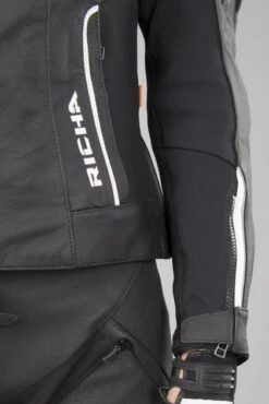 Giacca Donna Richa Nikki Nero-Bianco -Vendite LEATT 918f24364c5f1878a7a664419b085ca48b5eb7cc 1 1NI1800180036 lip162018 11