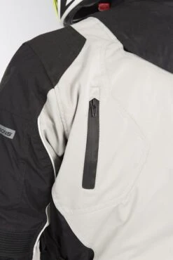 Giacca ON BOARD Stone 4 Seasons Nero-Grigio Chiaro 33 Giacca ON BOARD Stone 4 Seasons Nero-Grigio Chiaro -Vendite LEATT 99f205a654de4ca8af3fbccb77bf53214a209e17 1 PIA 24972 1 150