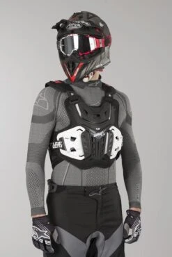 Pettorina Leatt 4.5 Nero 25 Pettorina Leatt 4.5 Nero -Vendite LEATT a0b9c43cf34542160ad57afb5e9dcf24c274bfc1 1 PIA 15638 1 90