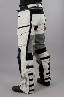 Pantaloni Rev'It! Cayenne Pro Lunghi Grigio Chiaro-Nero 14 Pantaloni Rev'It! Cayenne Pro Lunghi Grigio Chiaro-Nero -Vendite LEATT a70d70ab8663ffbc9c6efbc269693cd6d4a3fb8b 2015 03 31135653 38
