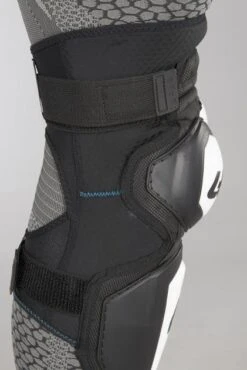 Ginocchiere Leatt EXT Bianco-Nero -Vendite LEATT a831651311545782fb651daa153950702b81114b 1 PIA 15681 2 06