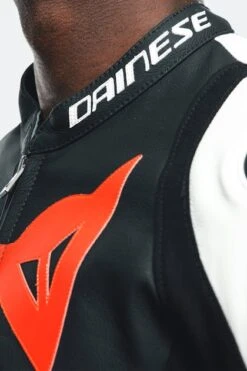 Giacca Moto Dainese Sportiva Nero-Bianco -Vendite LEATT a9bf715a2d4846f992beaff2da07a565 2 PIA 261949 0 70
