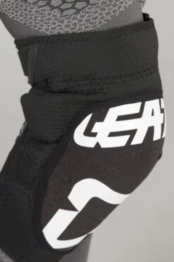 Ginocchiere Leatt 3DF 5.0 Bianco-Nero -Vendite LEATT b030815e28639f309e82cbbfca02255ca2956f24 1 PIA 15745 6 80