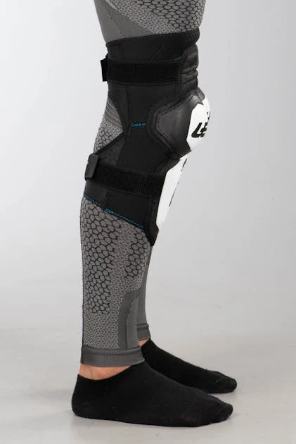 Ginocchiere Leatt Enduro Bianco-Nero 4 Ginocchiere Leatt Enduro Bianco-Nero - immagine 4