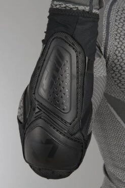 Gomitiere Leatt Contour Nero -Vendite LEATT c0bd4387c8dd81a184b10236d9ef7c0280996ee9 1 PIA 15763 2 06