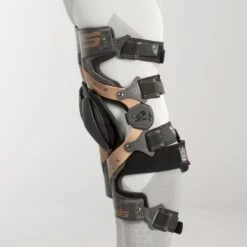 Ginocchiere EVS Axis Pro 7 Ginocchiere EVS Axis Pro -Vendite LEATT cdf323d220e08b9cdeb01306bcd32c1cde2063e2 1 pia 108943 1 20