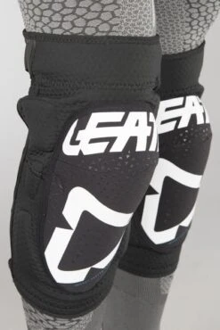 Ginocchiere Leatt 3DF 5.0 Zip Bianco-Nero -Vendite LEATT ce9f2822f97ccaa921f75b65372413998e6b2325 1 PIA 15736 2 09