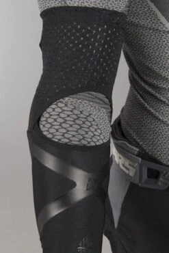 Gomitiere Leatt 3DF 6.0 Nero -Vendite LEATT d023fc7c8733ae7e41f296c3218900d3eb5c07ff 1 PIA 15749 2 03