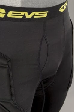 Pantaloncini Protettivi Imbottiti EVS TUG Neri -Vendite LEATT d245cf7832459f170c0122e40aea8e393231b155 1 PIA 108990 1 90