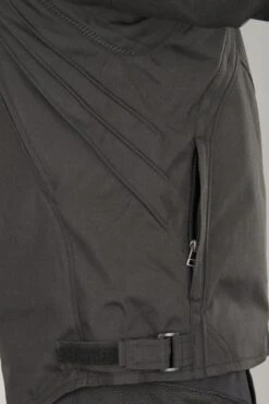 Giacca Dainese Avro D2 Nero 30 Giacca Dainese Avro D2 Nero -Vendite LEATT d37f8d26407fa383e92a5170cfbd764806edd878 1 201735190 691 52 cze272018 11