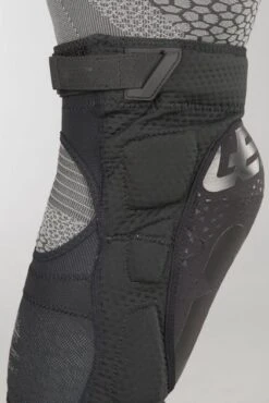 Ginocchiere Leatt 3DF 5.0 Nero 12 Ginocchiere Leatt 3DF 5.0 Nero -Vendite LEATT d93fa13544d6c779d4dd35ed19eb636845bc4903 1 PIA 15739 2 06