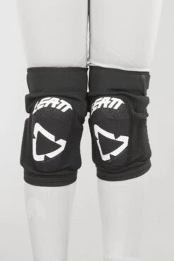 Ginocchiere Bambino Leatt 3DF 5.0 Bianco-Nero 10 Ginocchiere Bambino Leatt 3DF 5.0 Bianco-Nero -Vendite LEATT dd37aa32de563a30eab252e67a4309c5d0b51067 1 PIA 16793 7 60