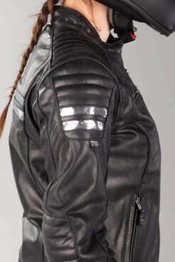 Giacca Moto Donna Segura Stripe Nero-Grigio-Argento 24 Giacca Moto Donna Segura Stripe Nero-Grigio-Argento -Vendite LEATT e0244c4a854a141565ee3dc0d097ca99d2534441 1 SCB1278T2 6 100