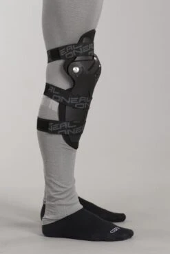 Ginocchiere O'Neal Pumpgun MX Carbon Look -Vendite LEATT e82888c222524634a7b7ff3a82444d1318e9f72a 0256 206 Jan162017 3