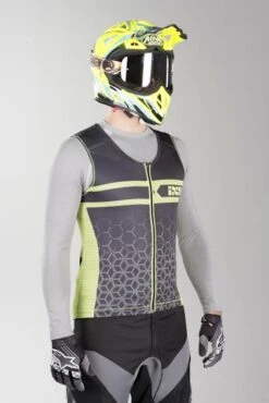 Gilet Protettivo IXS RS-20 Nero-Verde -Vendite LEATT ee83e29bc2c29845eec3606bd7d3f491976af4da 1 PIA 100095 1 90