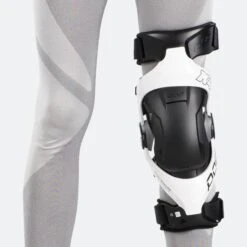 Ginocchiere POD K4 2.0 Bianco-Nero 11 Ginocchiere POD K4 2.0 Bianco-Nero -Vendite LEATT ef3189d5ddf49b3b496cb034ddee33e0df46c765 1 PIA 48343 8 10 1