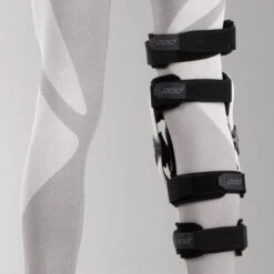 Ginocchiera Destra POD K4 2.0 Nera-Bianca -Vendite LEATT f6aa4508c5fe42a0a282a5a60e3eab6d42d219b3 1 PIA 48346 8 80 1